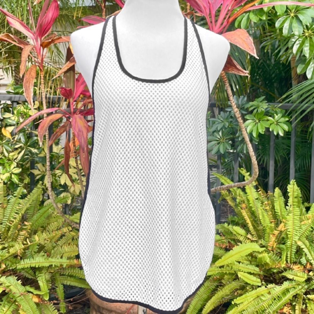 Fabletics Contrast Perforated Mesh Tank - Picture 3 of 9